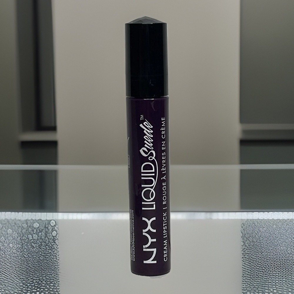 NYX Liquid Suede Cream Subversive Socialite Lipstick SCL19 Eggplant Matte New